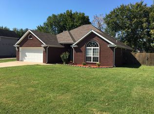 809 Maple St, Centerton, AR 72719