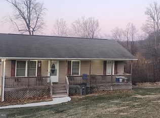 40 Lookout Point Way, Linden, VA 22642