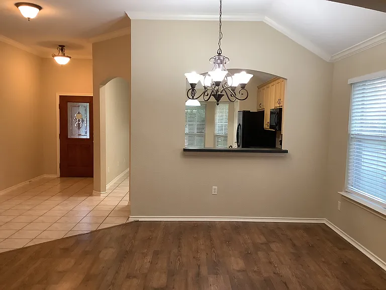 4410 Shady Elm Dr — Photo 4