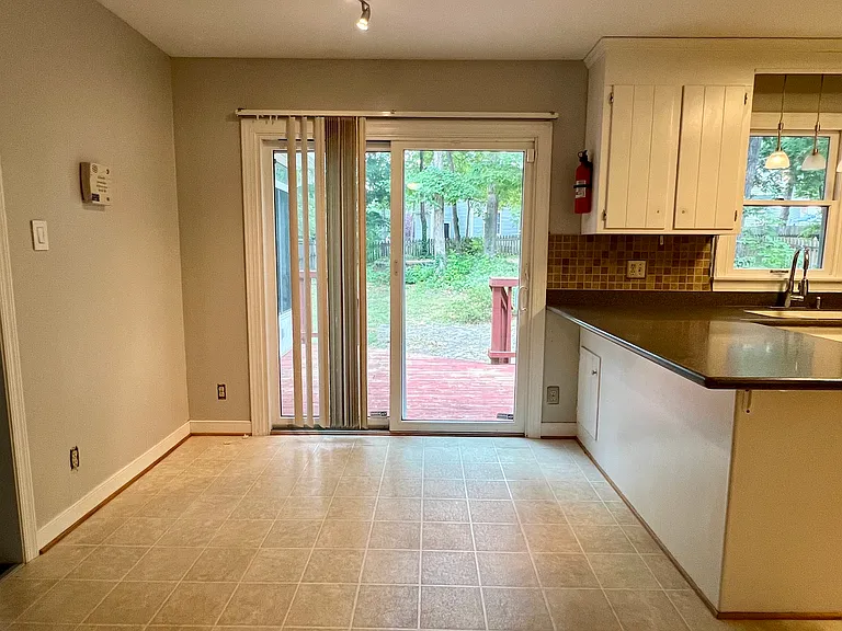 331 Glenpark Ln — Photo 10