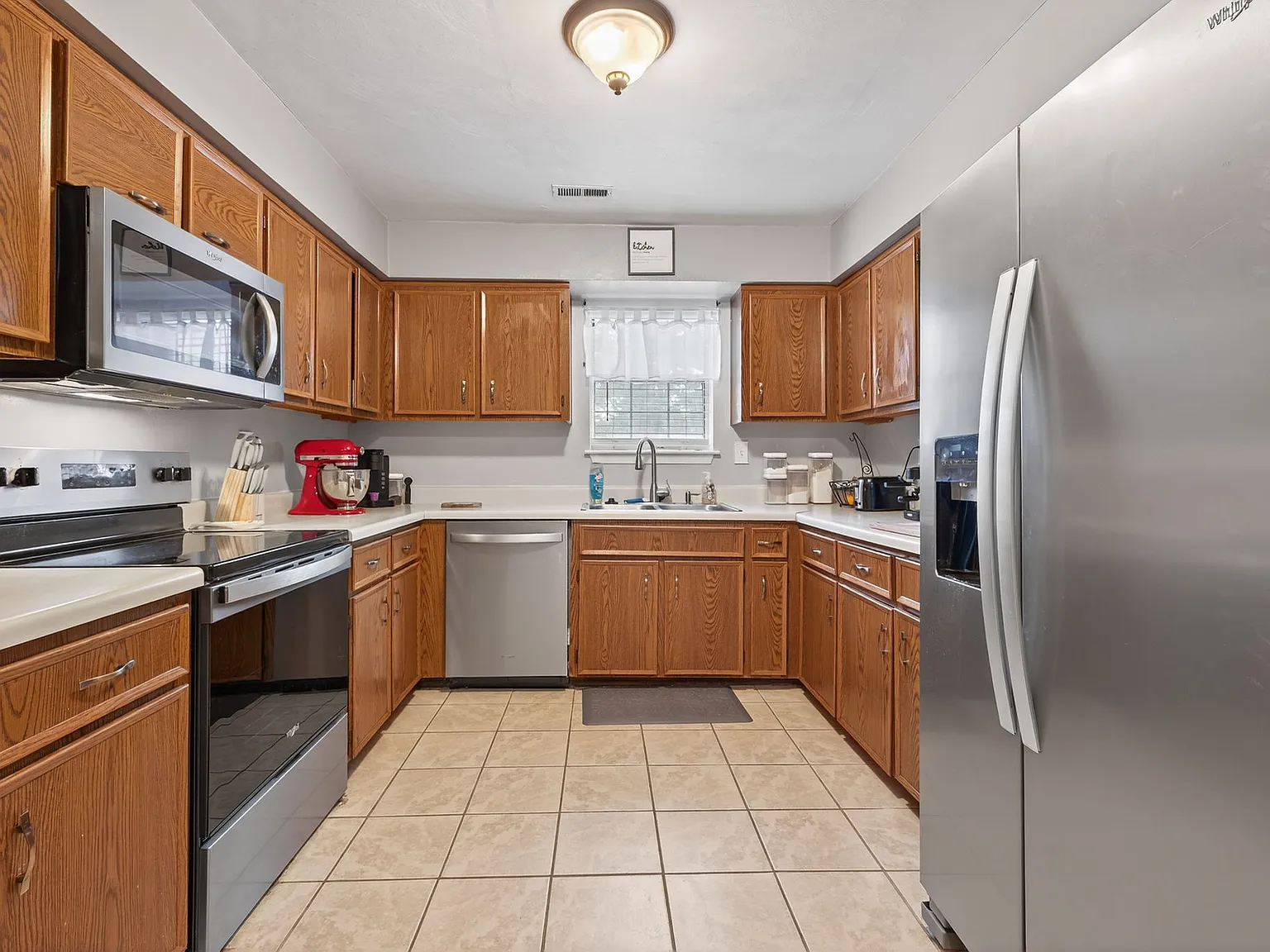 3 bed, 1144 sqft, $2,200 — Photo 4