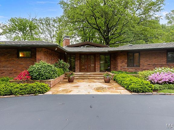2nd image of 10 Country Estates Pl