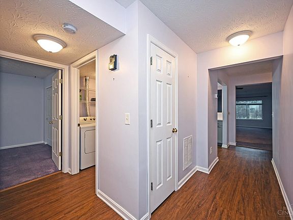 4th image of 40 Ledgerwoods Dr