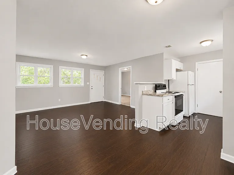 619 Tarpley St — Photo 4