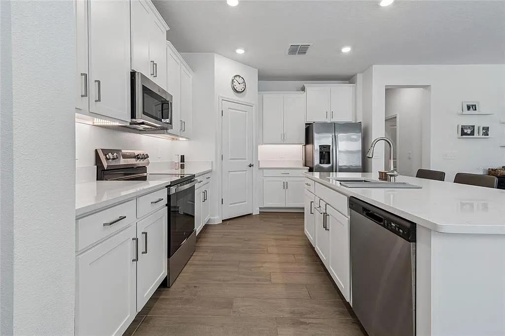 2 bed, 2.0 bath, 1783 sqft, $2,399 — Photo 2