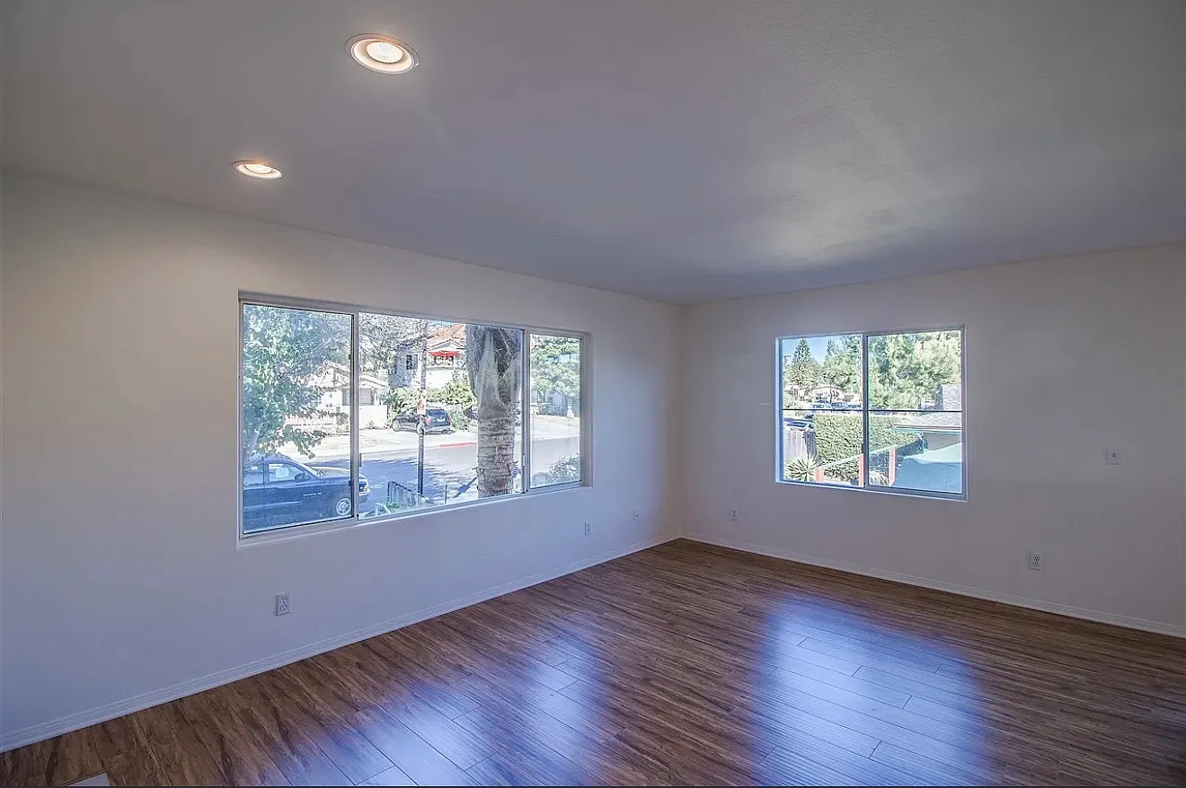 2 bed, 2.5 bath, 1162 sqft, $5,650 — Photo 2