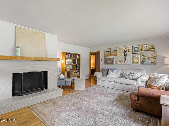4th image of 5821 Briercliff Rd