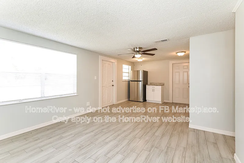 3 bed, 1.0 bath, 1000 sqft, $1,655 — Photo 3