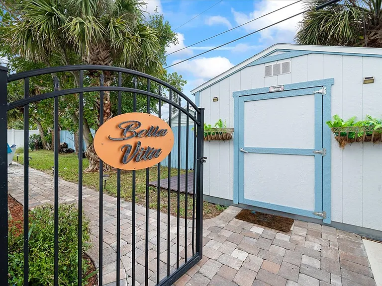 120 Flamingo Dr #1 — Photo 3