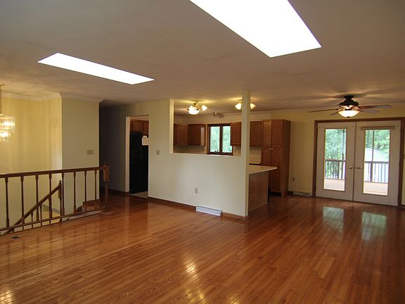 2nd image of 43 Lori Dr