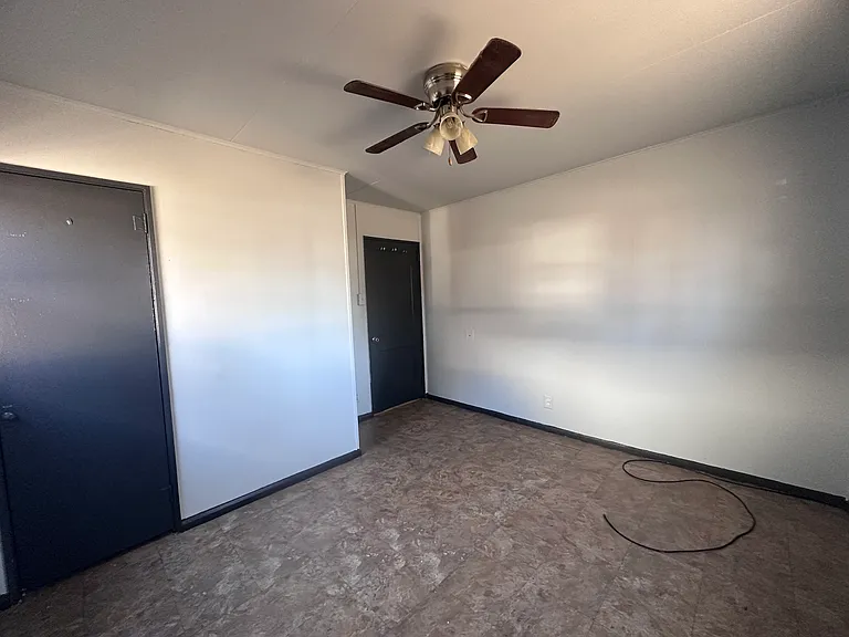 1005 Giddings St — Photo 9