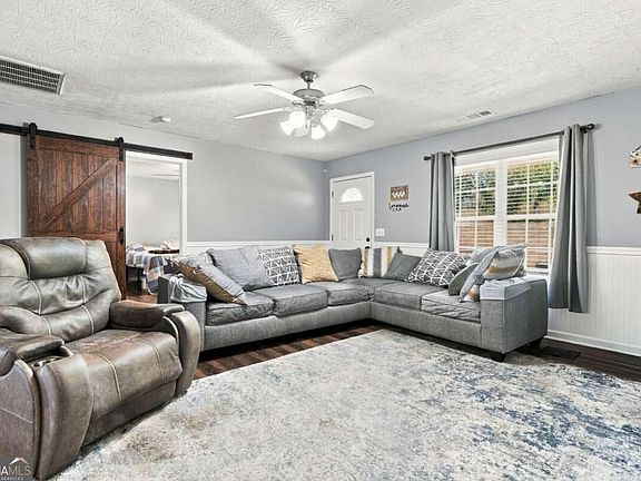 4th image of 270 Brody Dr NE