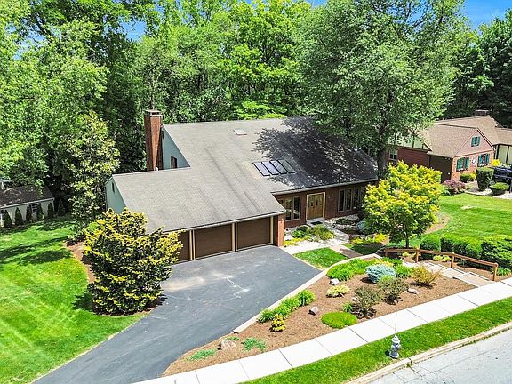 2nd image of 140 Deborah Dr