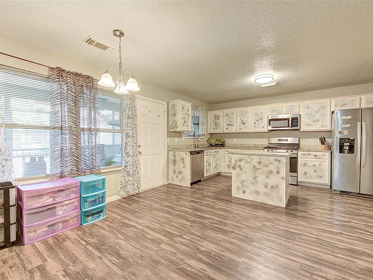 7302 Greenwood Point Dr — Photo 9