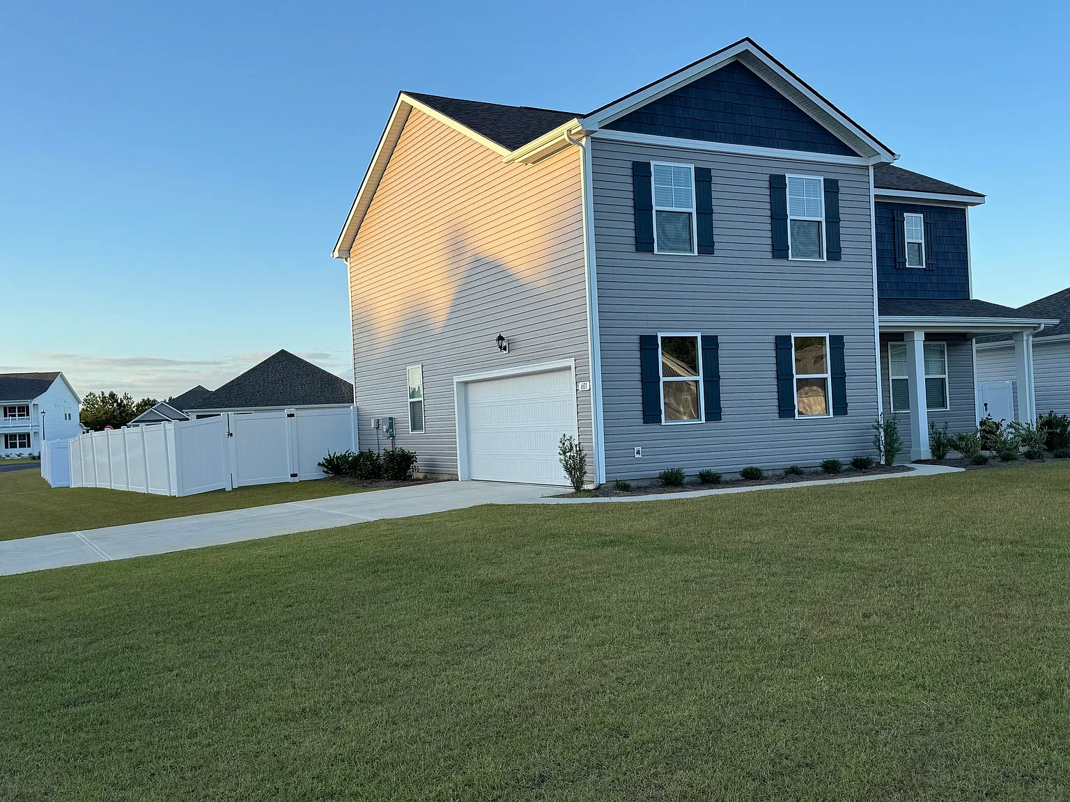 5 bed, 2340 sqft, $2,600 — Photo 2