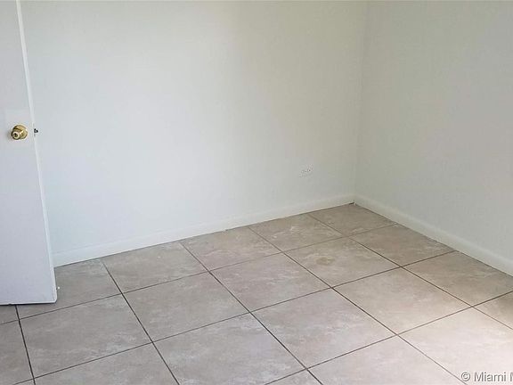 5th image of 595 NE 140th St