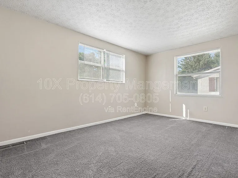 2523 Burgandy Ln — Photo 14