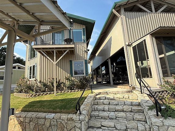 3rd image of 813 Brazos Harbor Cir