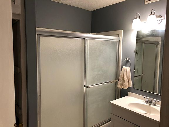 3rd image of 5865 Indianola Ave