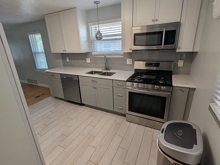 9035 Bessemer Ave — Photo 7