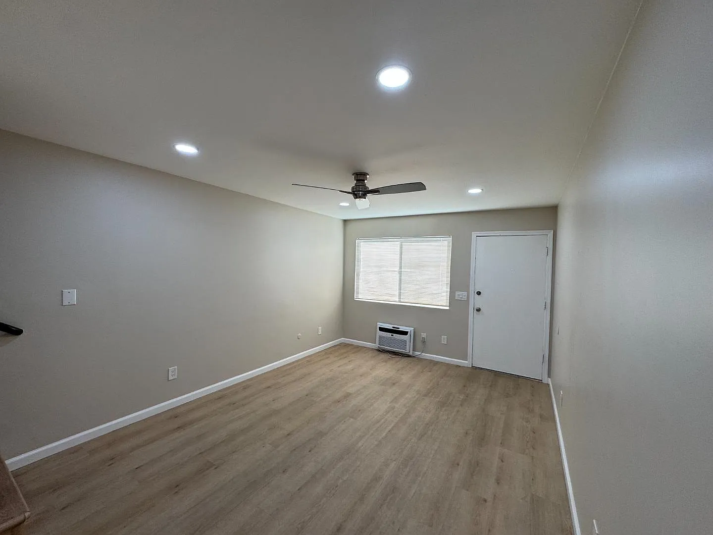 7125 Waite Dr - Unit 9 — Photo 4