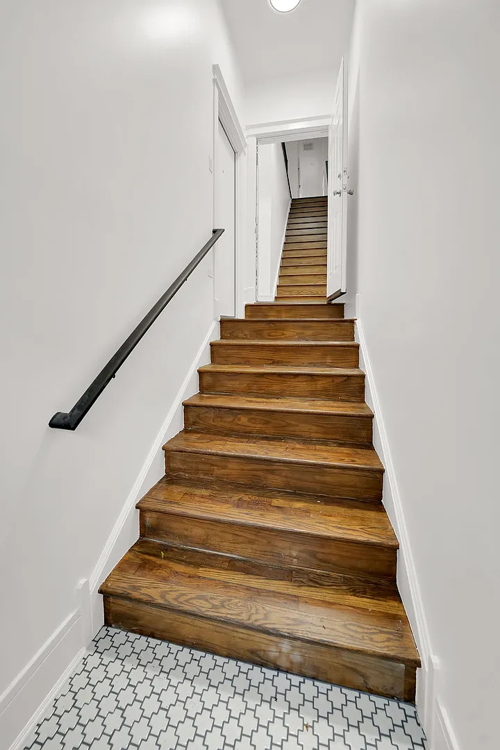 3 bed, 1250 sqft, $2,400 — Photo 3