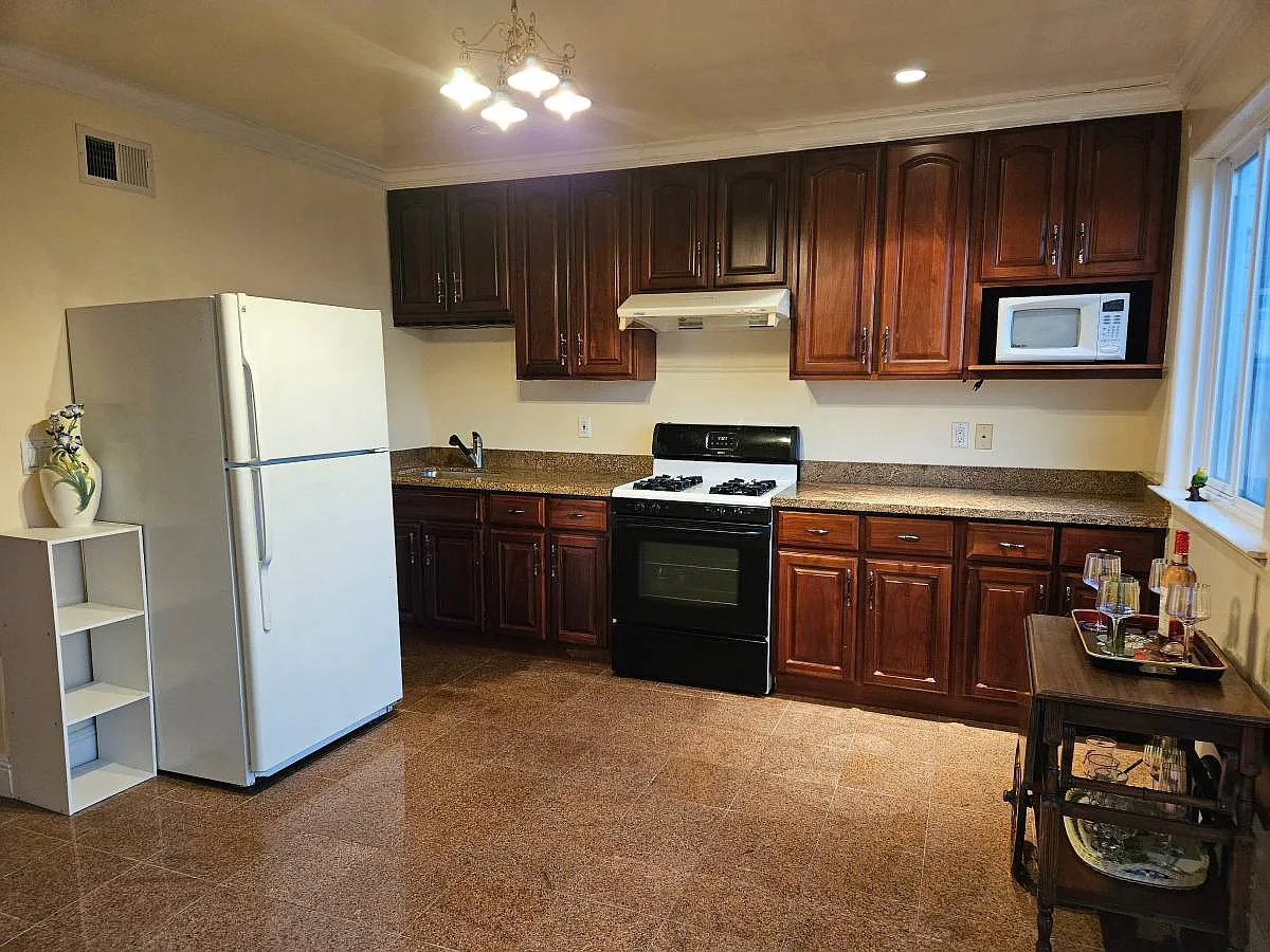 2 bed, 728 sqft, $3,000 — Photo 4
