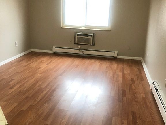 3rd image of 1148 N Washington St APT 7