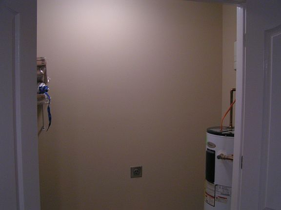 4th image of 210 Wilmington Ct #B