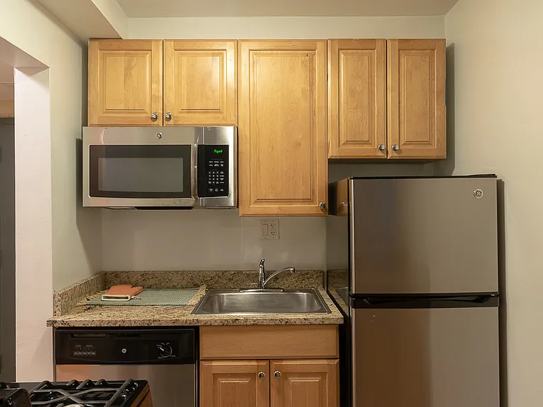 2244 N. Cleveland — Photo 9