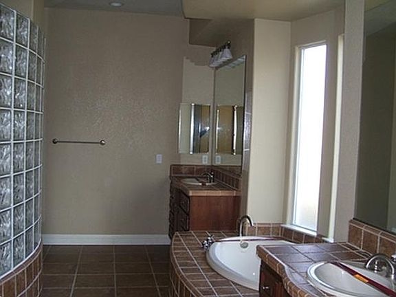 3rd image of 8562 Las Brisas Cir