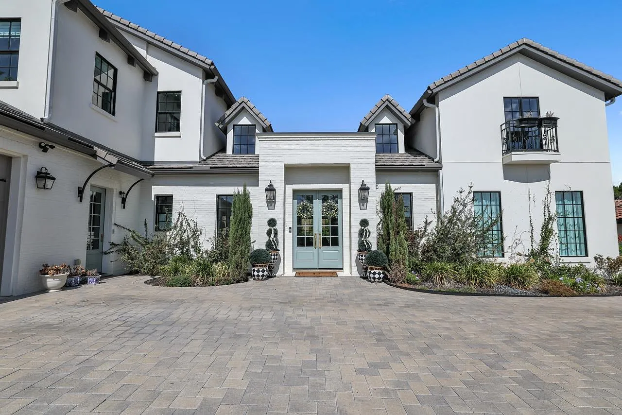 5 bed, 3.5 bath, 4046 sqft, $8,950 — Photo 3