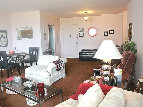 3rd image of 27010 Grand Central Pkwy APT 4T