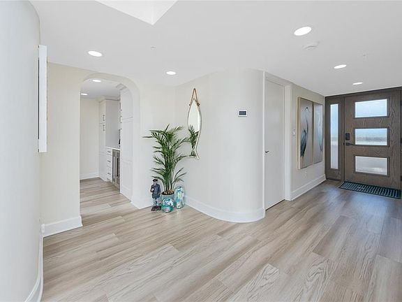 5th image of 17940 GULF BOULEVARD #17C