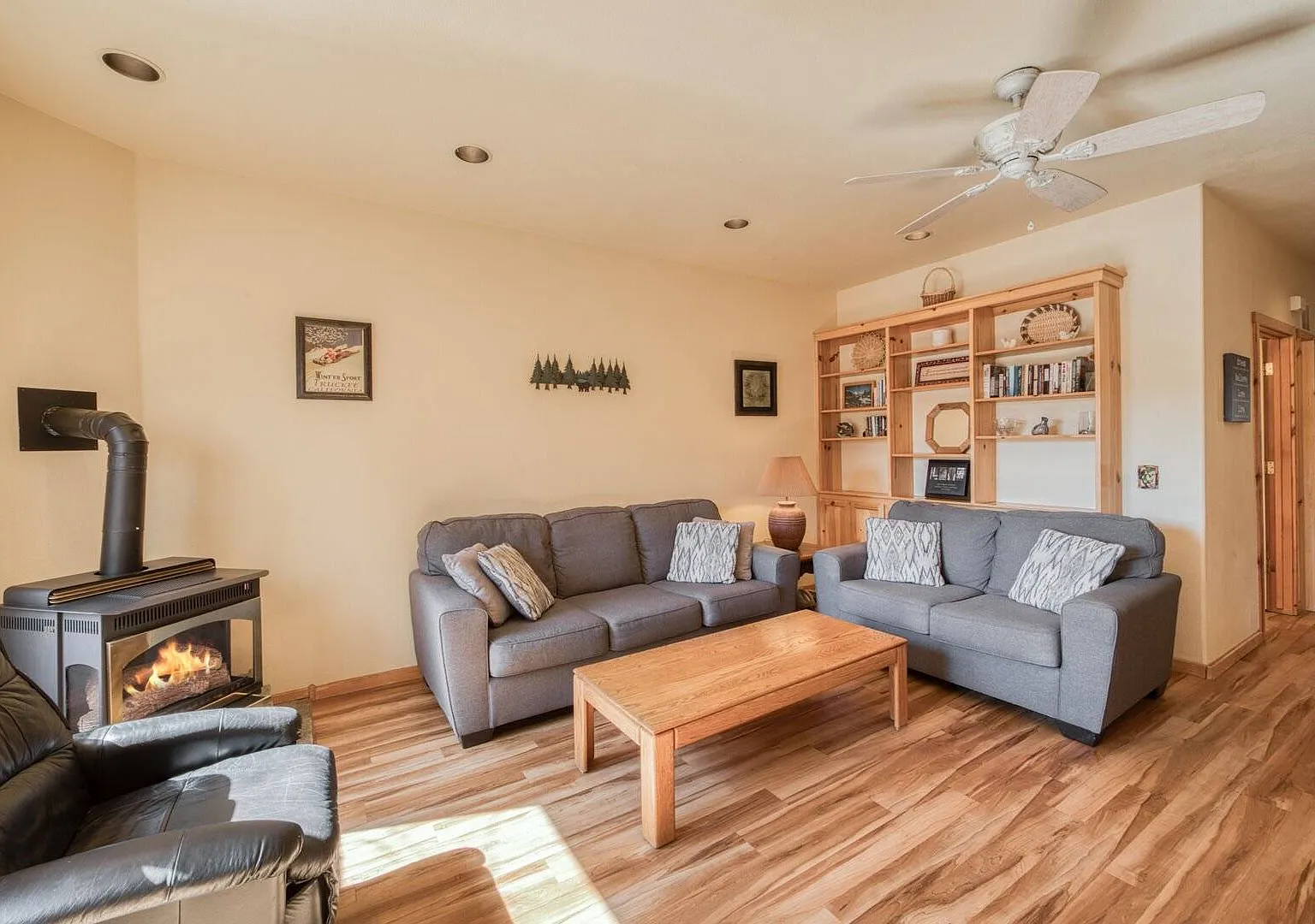2 bed, 944 sqft, $5,500 — Photo 2