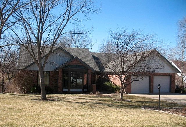 1st image of 2404 Woodridge Ct