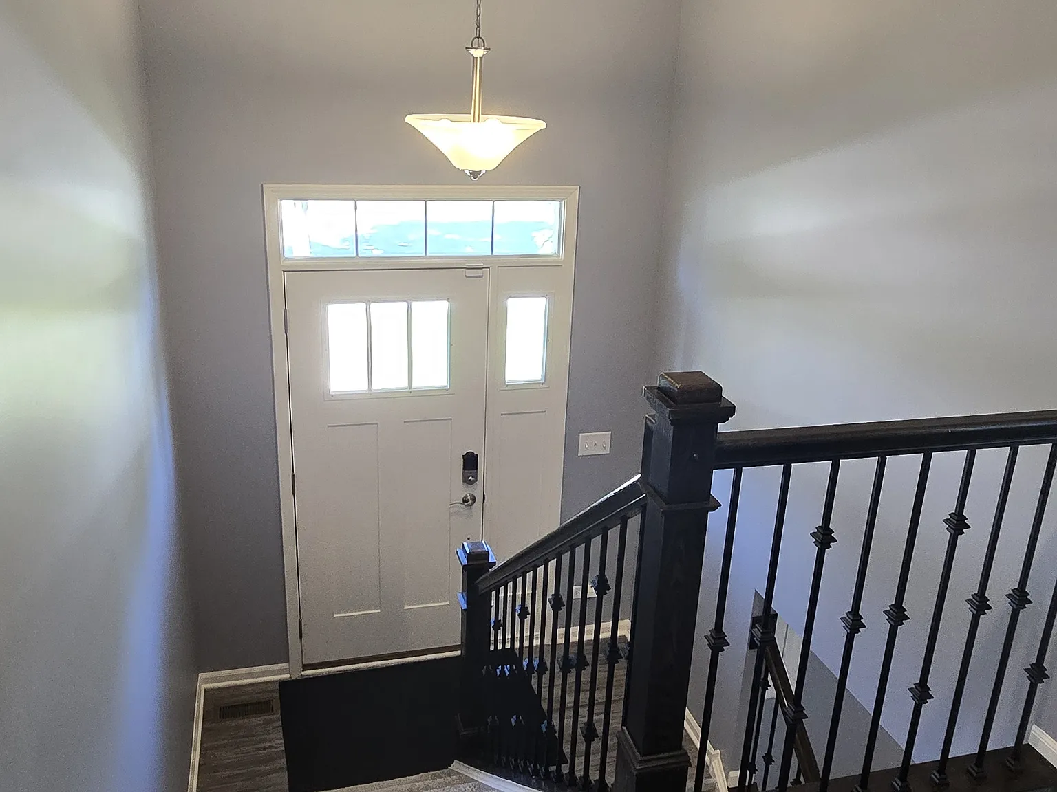 3 bed, 2.5 bath, 1894 sqft, $2,990 — Photo 2