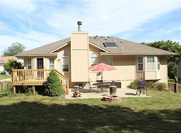 2nd image of 592 White Oak Ln