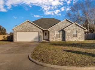 704 N Ivy Lane, Strafford, MO 65757