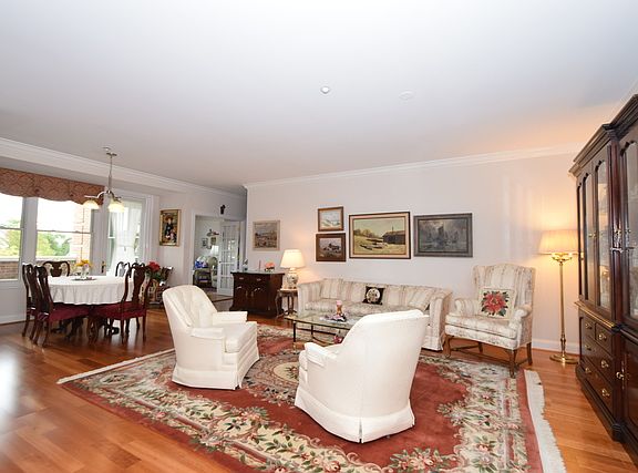 3rd image of 2300 Chestnut Ave Unit 203