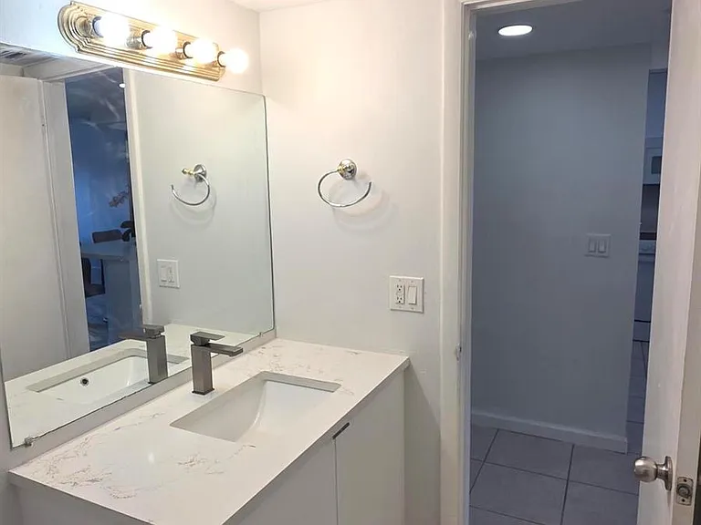 3905 N Nob Hill Rd #206 — Photo 18