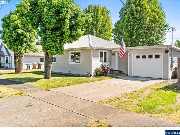 1037 15th Ave, Sweet Home, OR 97386
