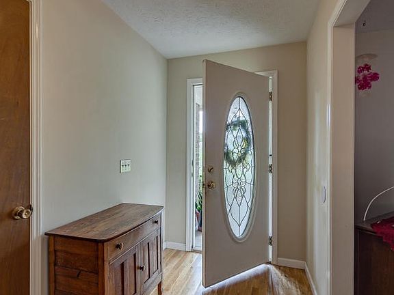 2-Entry_Foyer