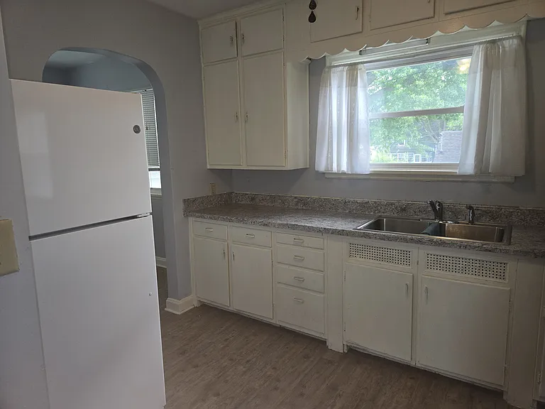 2615 Davenport Ave — Photo 6
