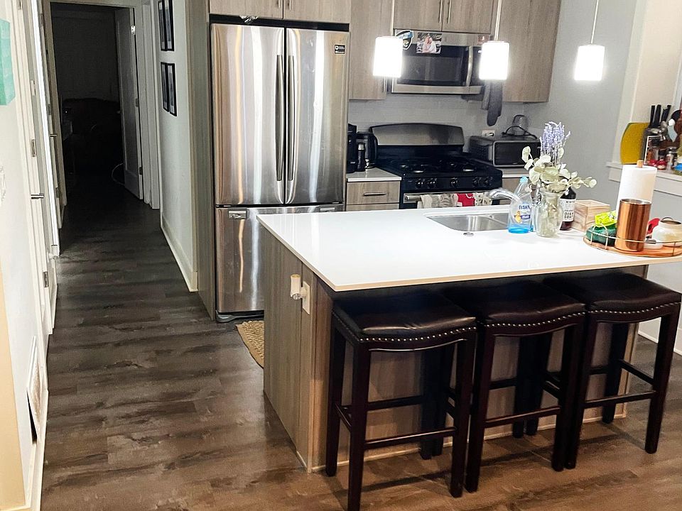 1st image of 1859 W Dickens Ave #1