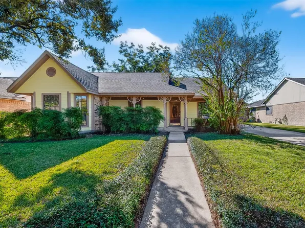 405 Tudor Ct, Deer Park, TX 77536