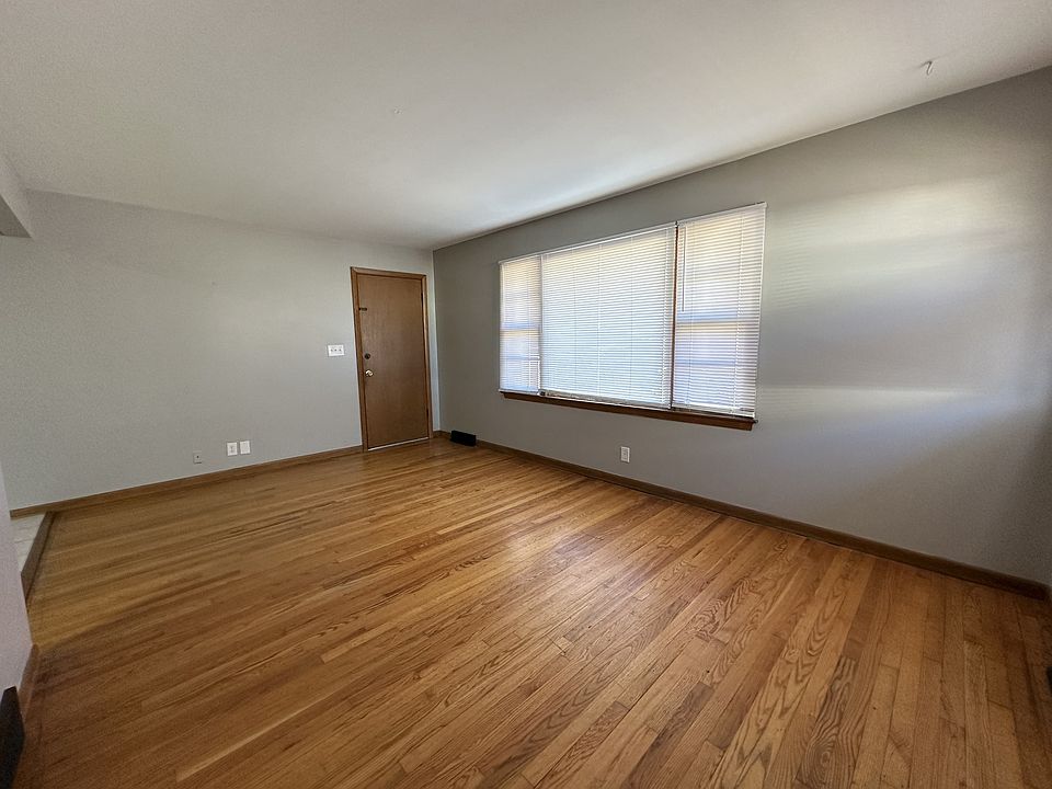 1st image of 5861 Garrett Ln APT 3