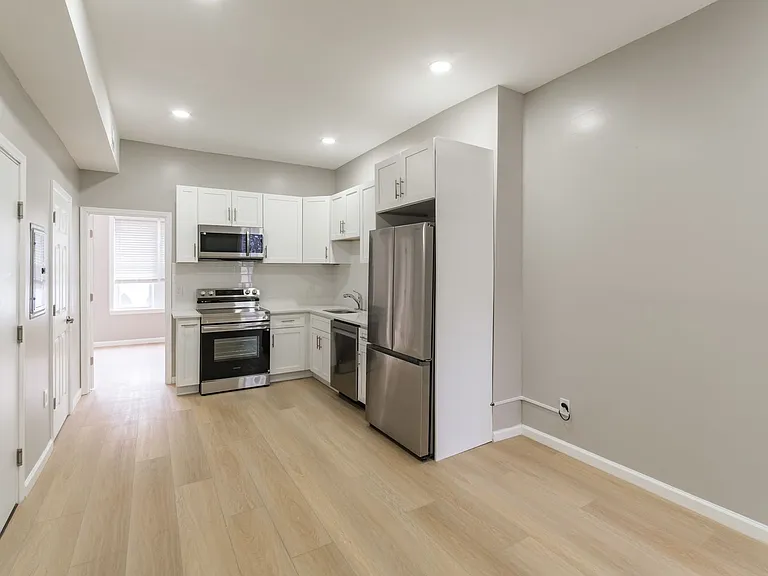 2827 W Girard Avenue — Photo 1