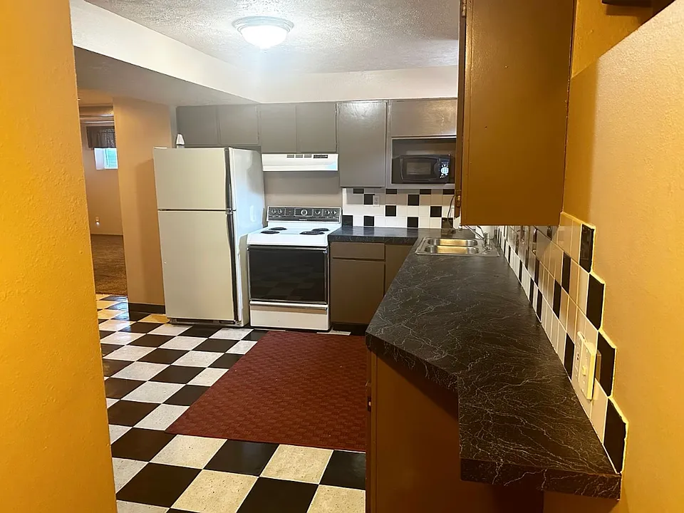 1212-1214 E Illinois Ave