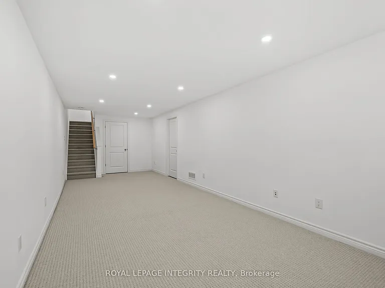 691 Capricorn Cir — Photo 31